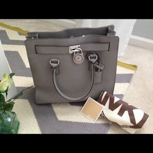 Michael Kors Hamilton handbag<3 No trades