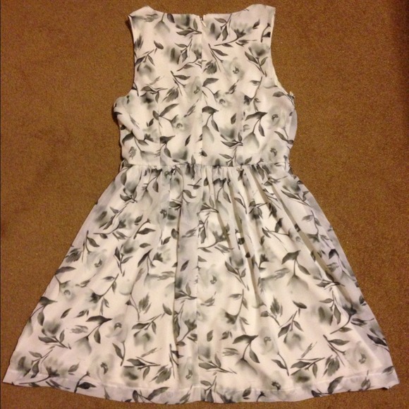 ON HOLD-BUNDLE💞Host Pick for Date Night💞. - Picture 3 of 4