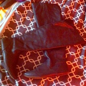 Throw a considerable offer! Black knee High boots