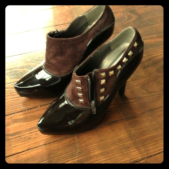 💣💣 PRICE CUT. Studded ankle boots