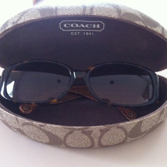 Reserved🚫Coach Sunglasses W/case