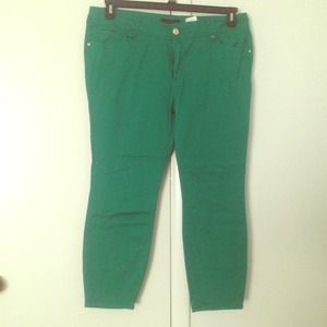 **REDUCED** Green Capri pants
