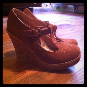 Wedge Peasant Pumps