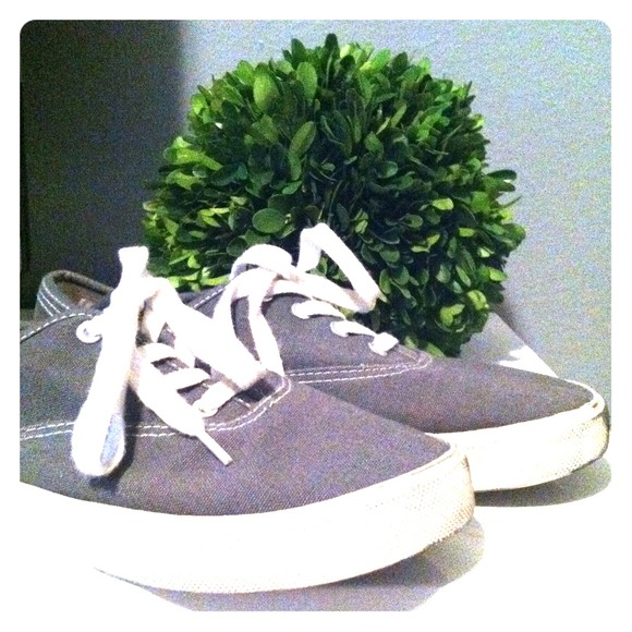 Roxy gray tennis shoes