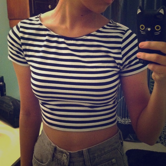 🚫TRADED🚫Black and White Striped Crop Top