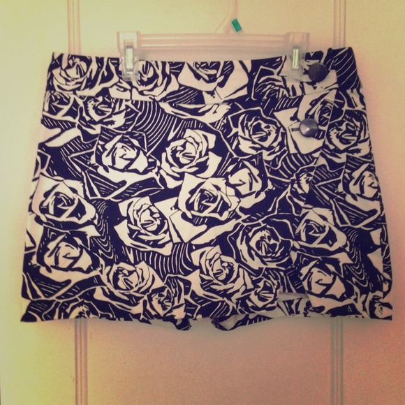 Express Dresses & Skirts - Classy rose skort