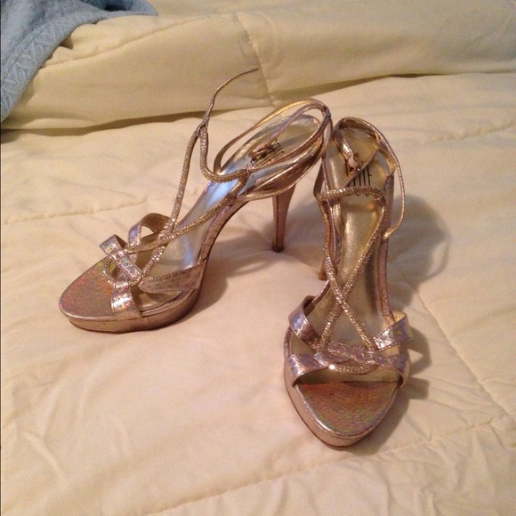 Sexy Gold Sandals - Picture 2 of 4