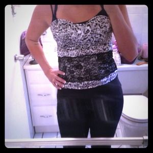 Cheeta tube top with lace