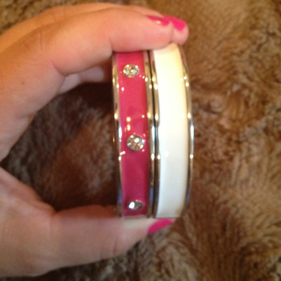SOLD IN BUNDLE**