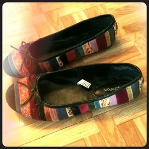 Size 7 1/2 Multi-Fabric Slipper Shoes