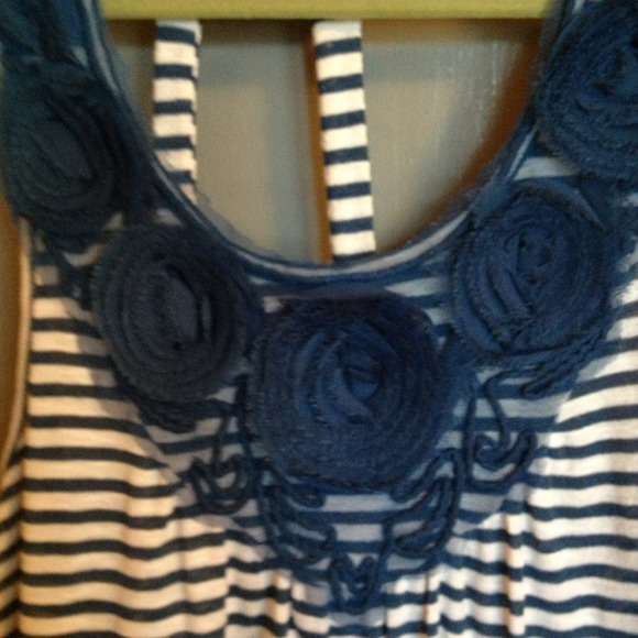 Blue and white top - Picture 2 of 4