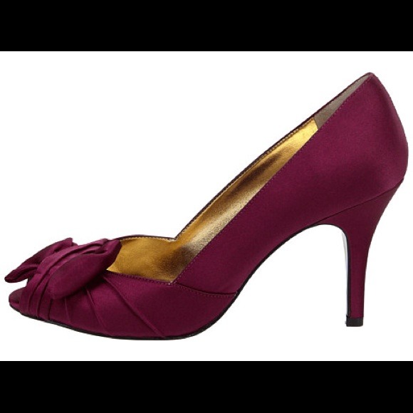 Brand new satin fuchsia heels ✅reduced✅ - Picture 2 of 2