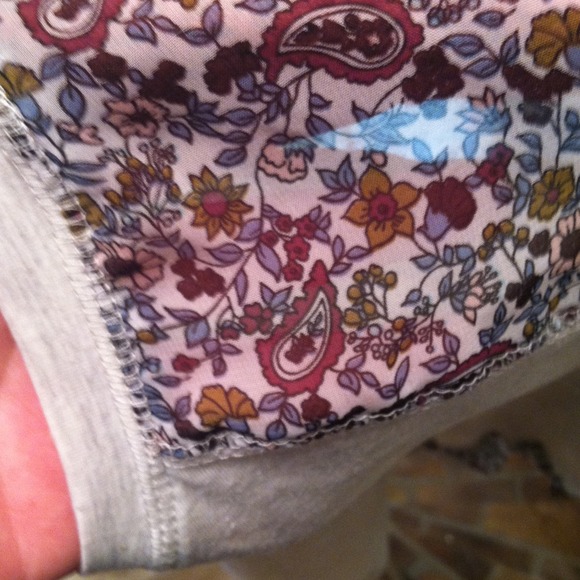 Bundle! Two blouses - Picture 2 of 3