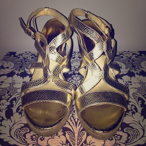 🚫Sold🚫Michael Kors gold wedges!