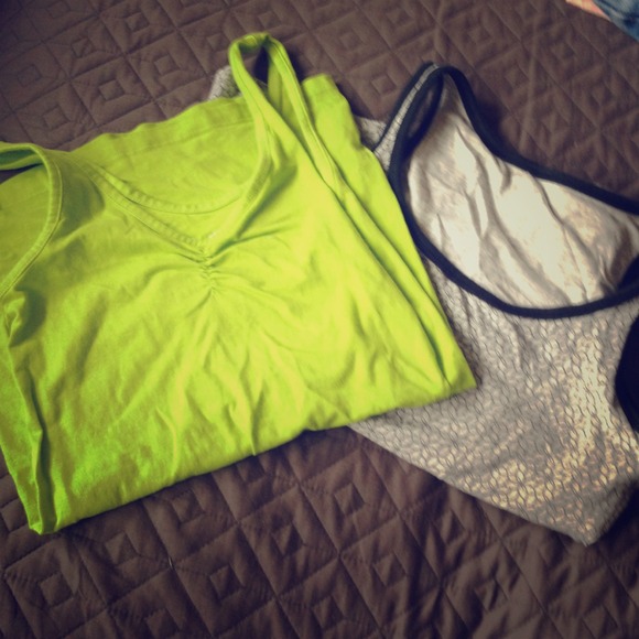 SOLD ❌❌Bundle of 2 work out tanks