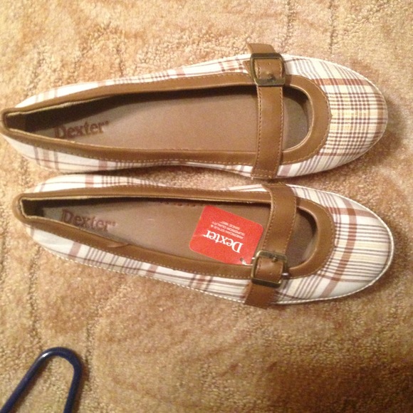 PRICE REDUCED Dexter flats