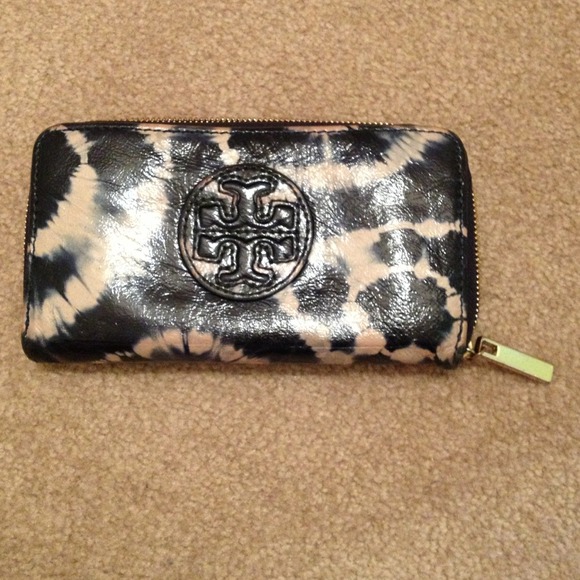 Tory burch wallet