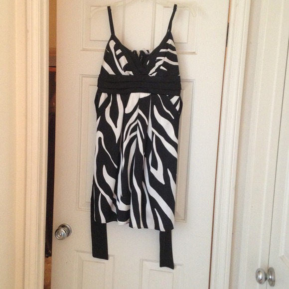 PROM SEASON! Zebra print cocktail dress 👗
