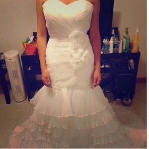 Beautiful NEW wedding dress
