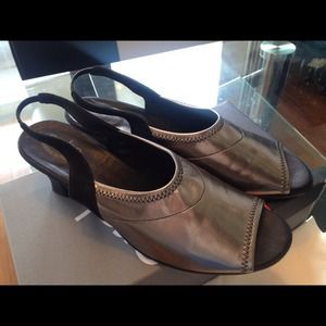 Arche mid- low heel sandal