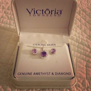 Amethyst & diamond necklace & earring set