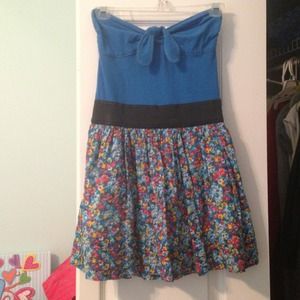 Very cute strapless dress! :)