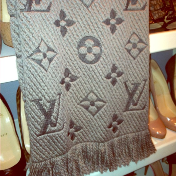 **SOLD** Authentic Louis Vuitton knit scarf