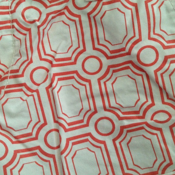 🚫 SOLD 🚫 Adorable Patterned Low Rise Shorts - Picture 2 of 3