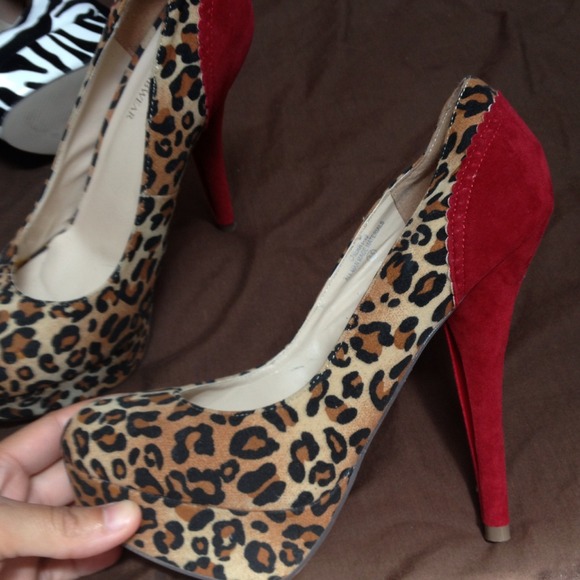 Cheetah heels - Picture 2 of 3