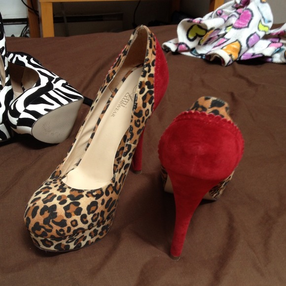 Cheetah heels - Picture 3 of 3