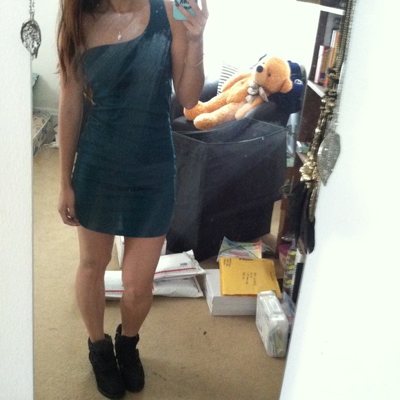 F21 emerald green one shoulder dress - Picture 3 of 3