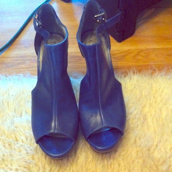 Blue wedges