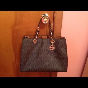 ❤❤SOLD❤❤ Michael Kors Cynthia Bag