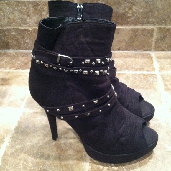 carrini Boots - 🎉HP 2/28🎈 Black studded bootie heels