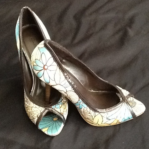HOLD for @jyoung 2001 Peep toe shoes