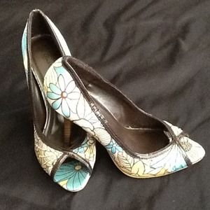 HOLD for @jyoung 2001 Peep toe shoes