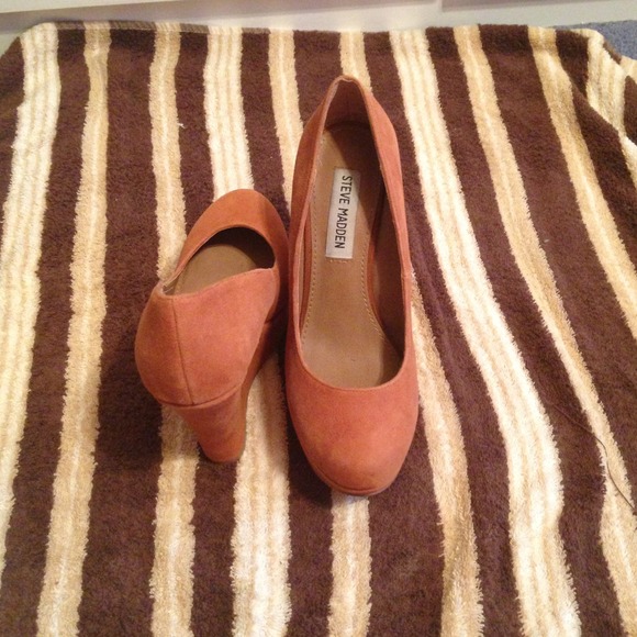 Authentic Steve Madden Pammy wedge size 6. - Picture 2 of 4