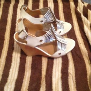 Authentic Steve Madden Tuscaan wedge.