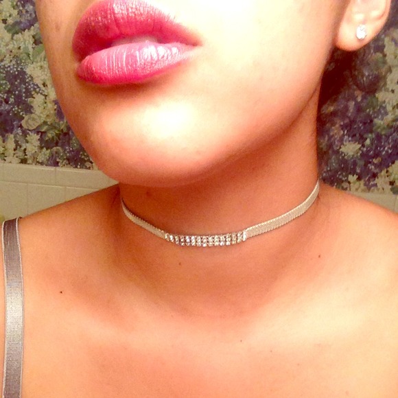 Elegant silver EXPRESS choker. Keep it classy! 💎