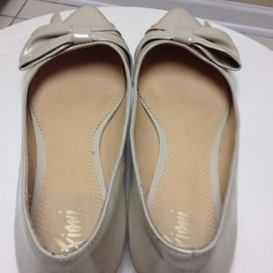 Fioni patent leather flats w/ bow, nude,pointy toe