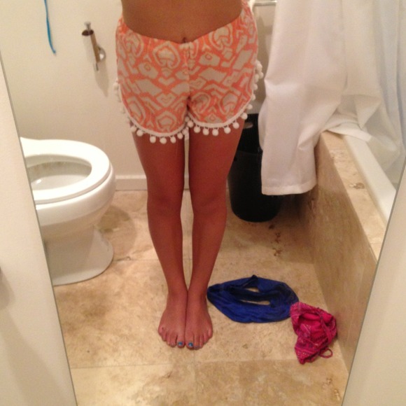 high waisted boho Pom Pom shorts - Picture 2 of 2