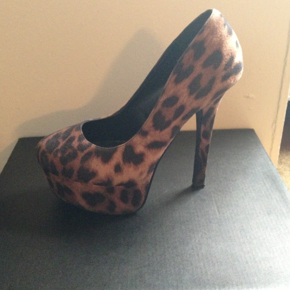 Forever 21 Cheetah Print Platform Stiletto Heels - Picture 1 of 3