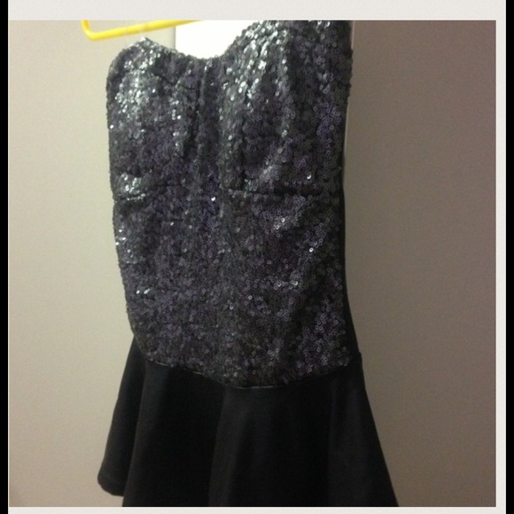 Sequined leather peplum top - Picture 3 of 4