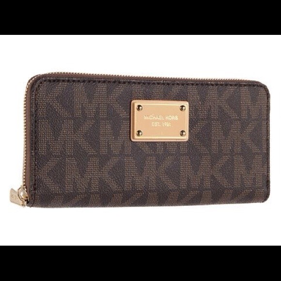 Authentic Michael Kors zip around wallet - Picture 1 of 4