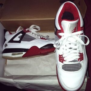 Air Jordan 4 Retro