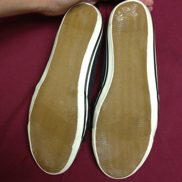 Converse-like Flats with Ruffle Detailing - Picture 3 of 4