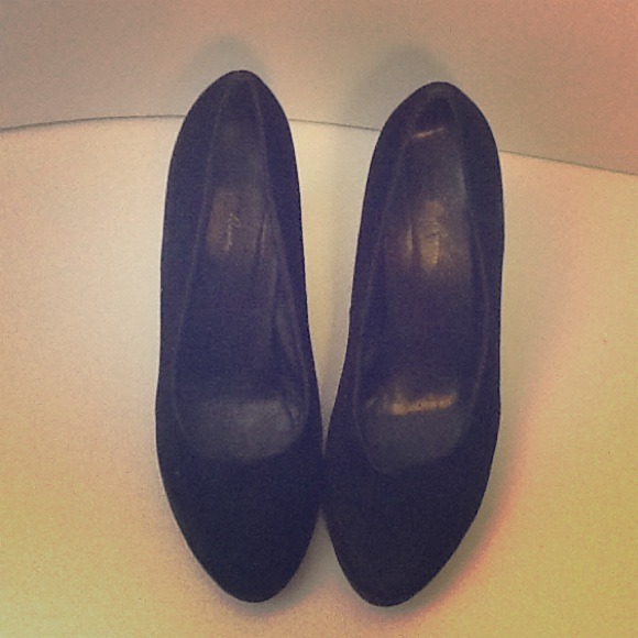 Shoes - Picture 1 of 3