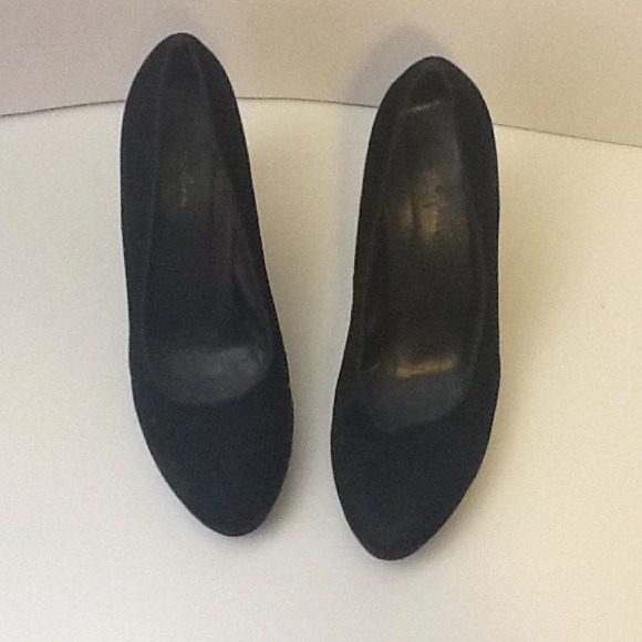 Shoes - Picture 2 of 3