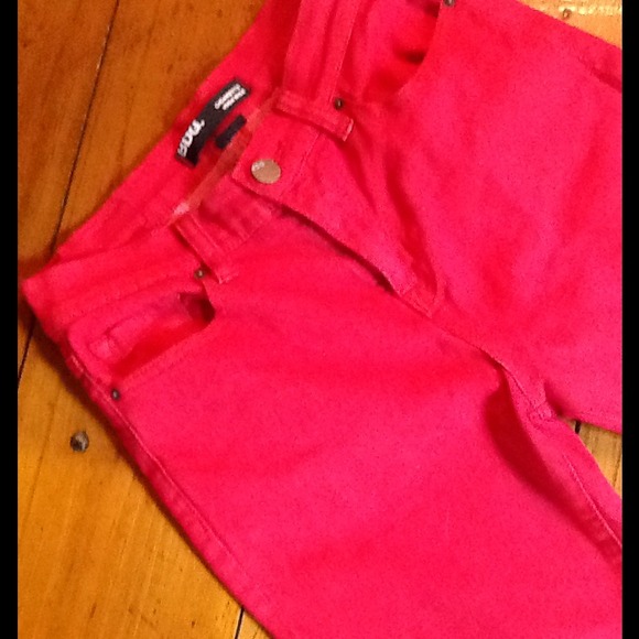 Red BDG cigarette high rise jeans 🐞