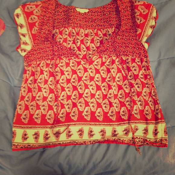 Adorable American Eagle top